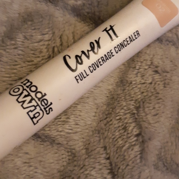 Full coverage concealer - Picture 3 of 3